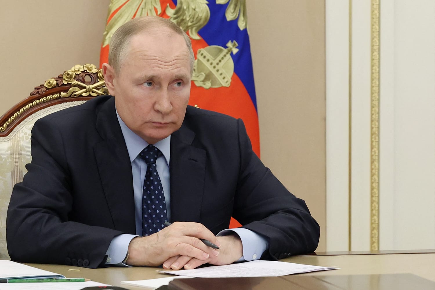 Putin Intensifies Ukraine War; Orders Nuclear Threat To West